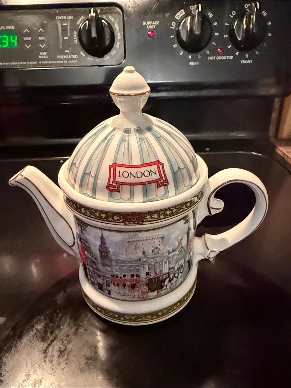 London Ceramic Teapot with Decorative City Scene - White and Gold Accents